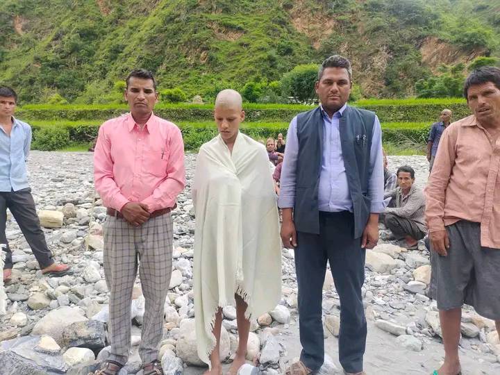 मृतक शिक्षकका परिवारलाई सिगास ६ र ७ का वडाध्यक्षले २ वर्षसम्म आर्थिक सहयोग गर्ने